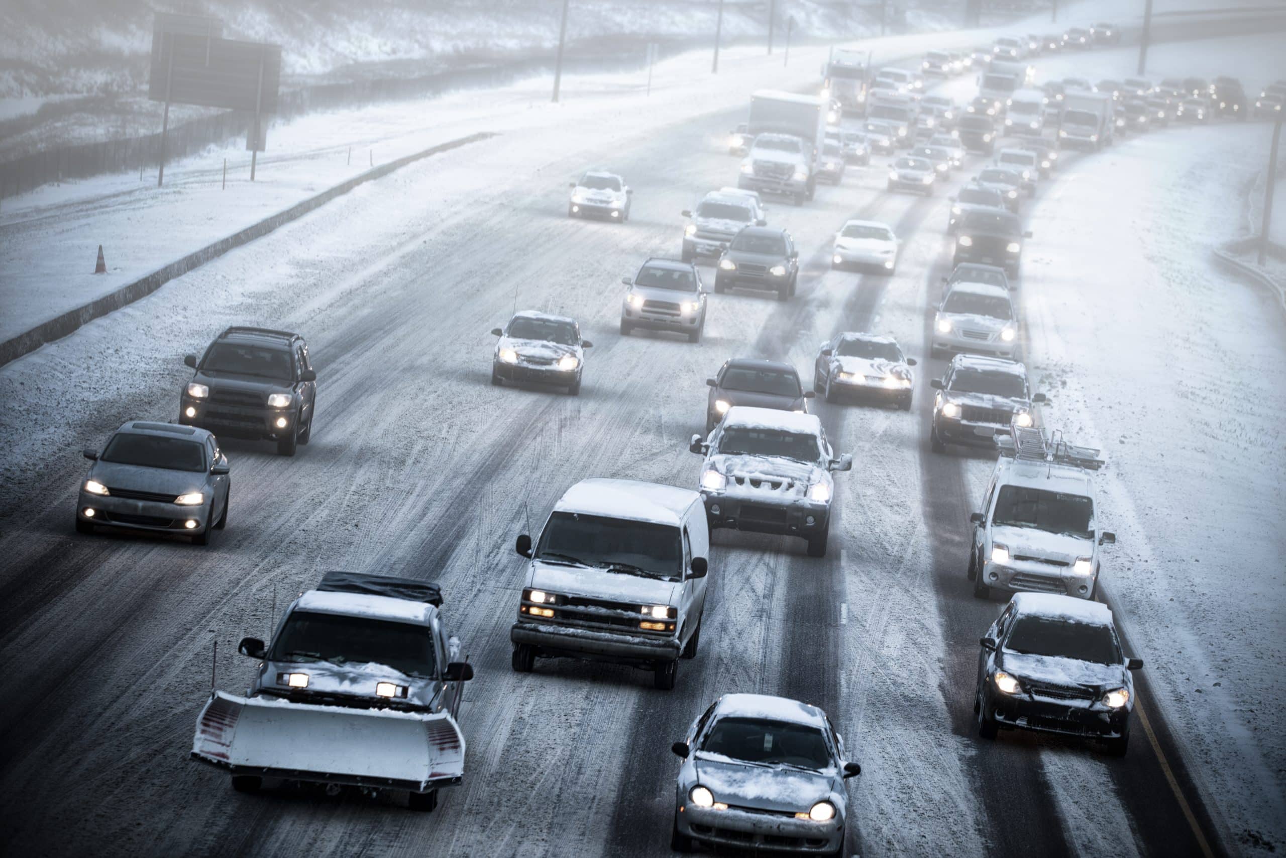 cars navigating winter weather in Chattanooga, TN
